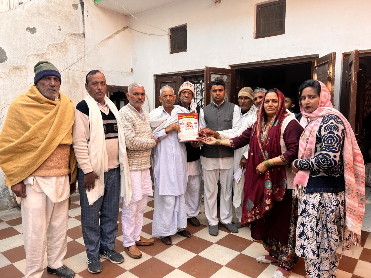 ब्राह्मण समाज भारद्वाज गांव मोहना जिला जींद ने मिलकर आश्रम में सहयोग दिया