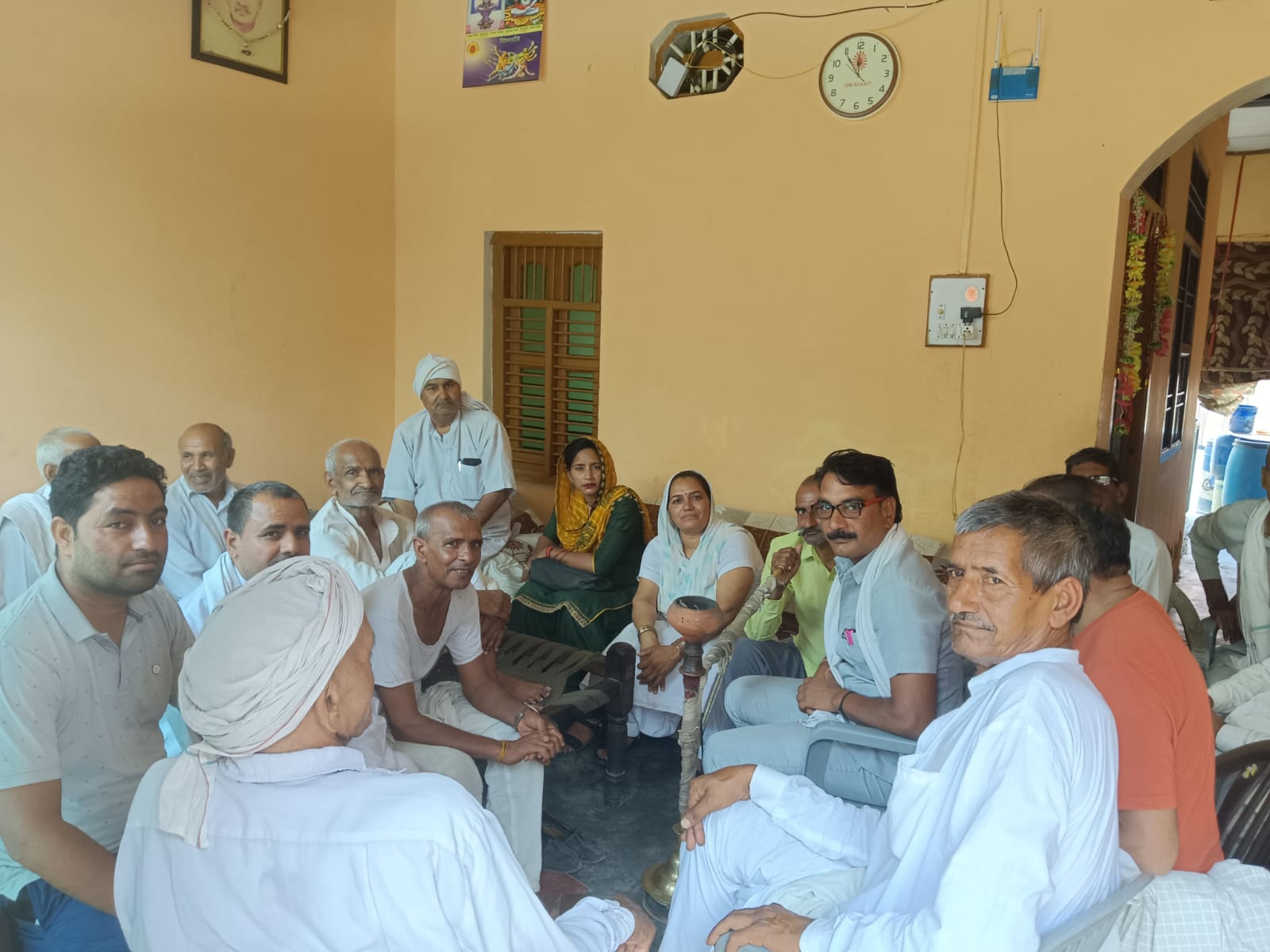 बहादुरगढ़ के पास नया गांव सरपंच रोहतास सैनी वह सैनी समाज के अन्य मुख्य मौजूद उपस्थित आदमी सब ने मिलकर आश्रम निर्माण कार्य में अपना सहयोग दिया