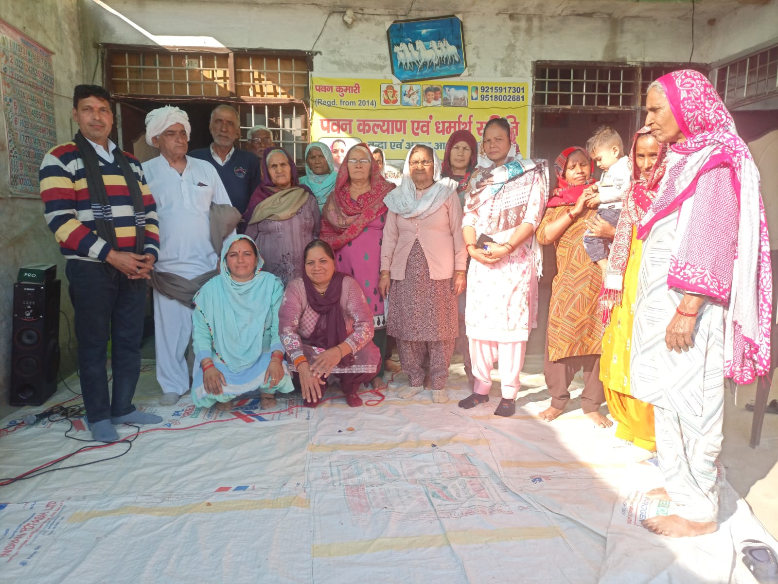 आश्रम में भजन कीर्तन का आयोजन वह भंडारा लगाया अमावस्या पर